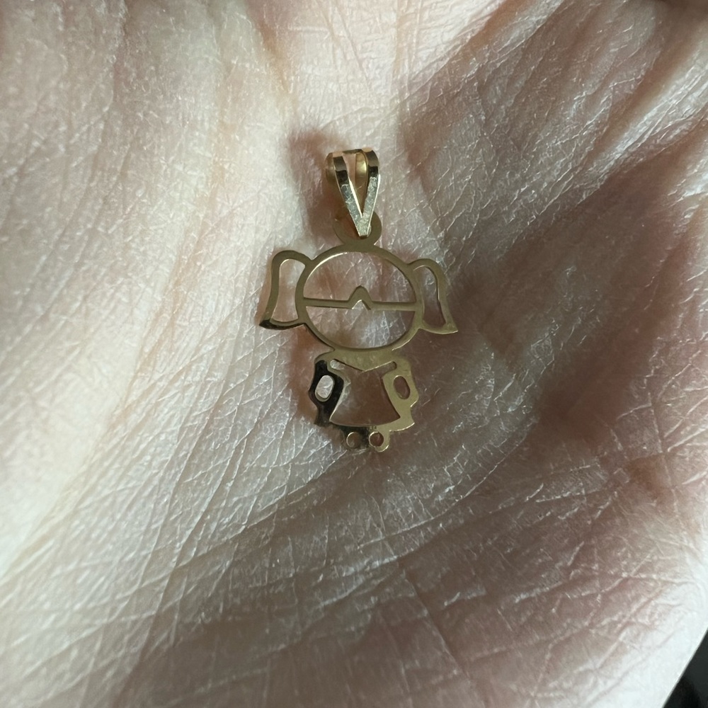 18 karat gold pendant